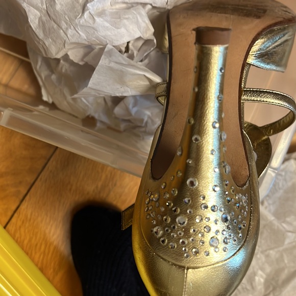 A very rare, designer coutoure Dress shoe in gold w crystals embelishments size7 - Picture 14 of 15